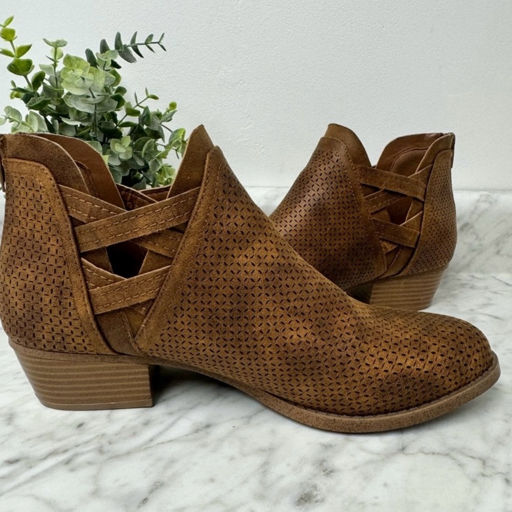 Fergalicious Erikka Boots - Size 9.5 M - Picture 3 of 10